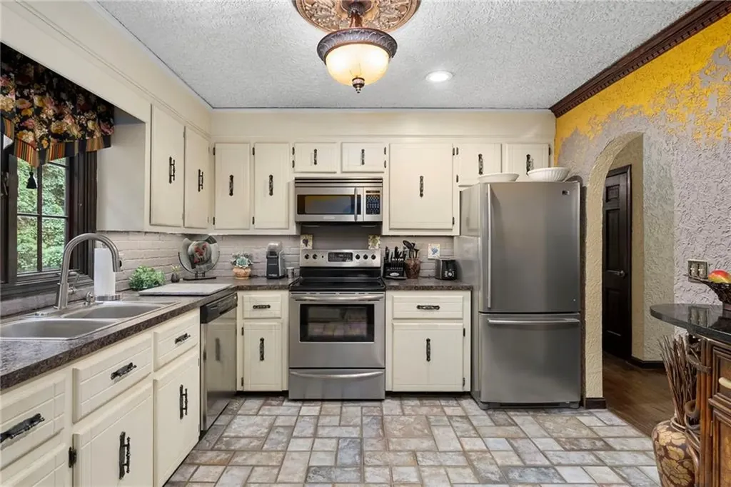 28 Weaver Hill Road West Greenwich RI 02817