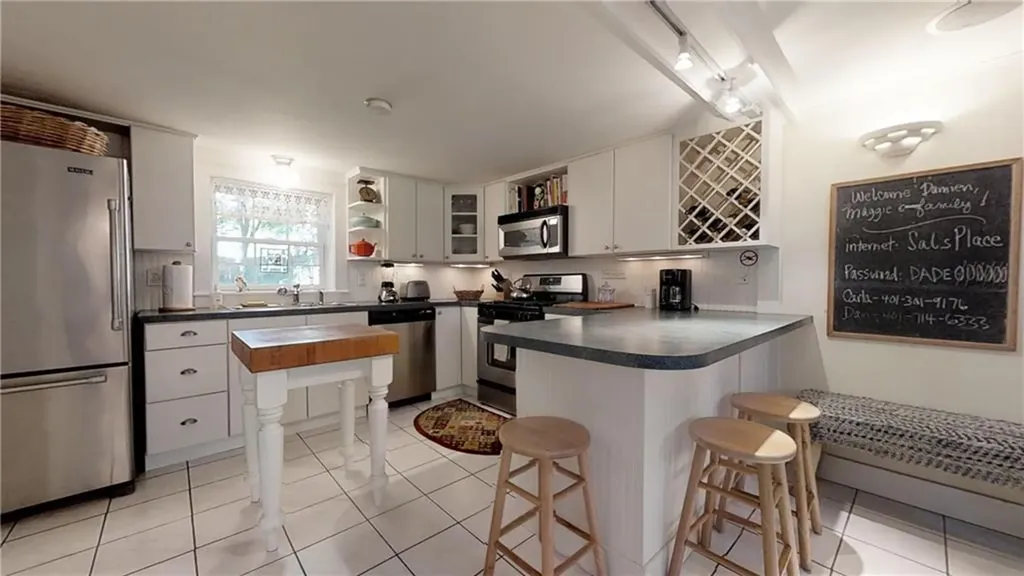 95 Wood Lane South Kingstown RI 02879