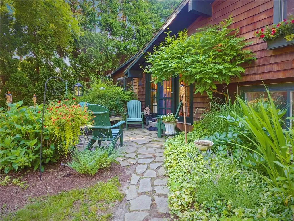 95 Wood Lane South Kingstown RI 02879