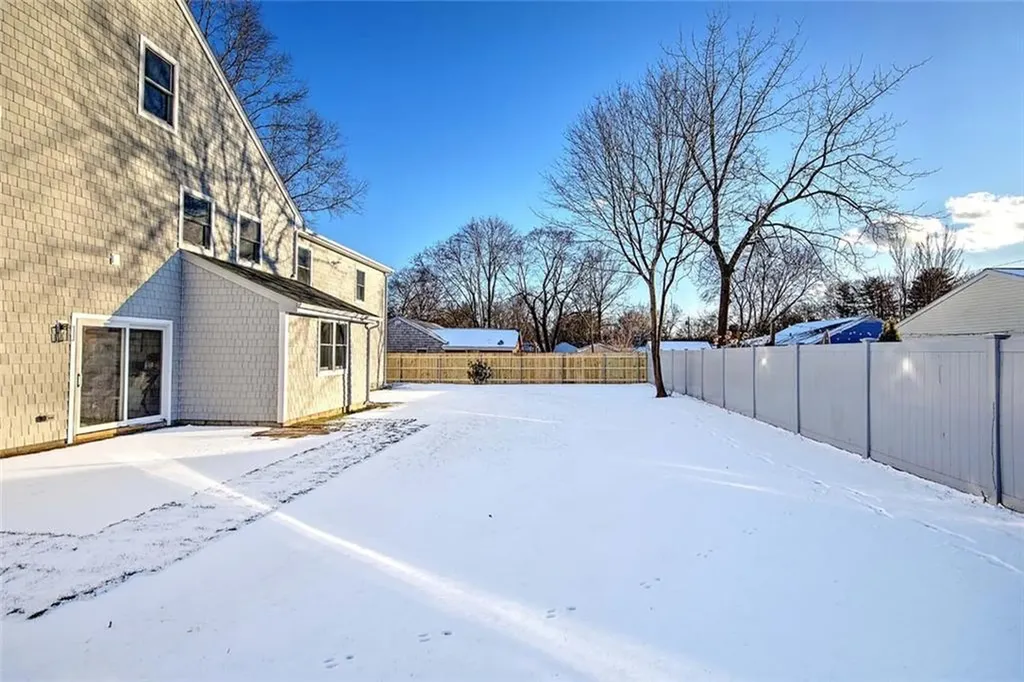 5 Hancock Road Barrington RI 02806