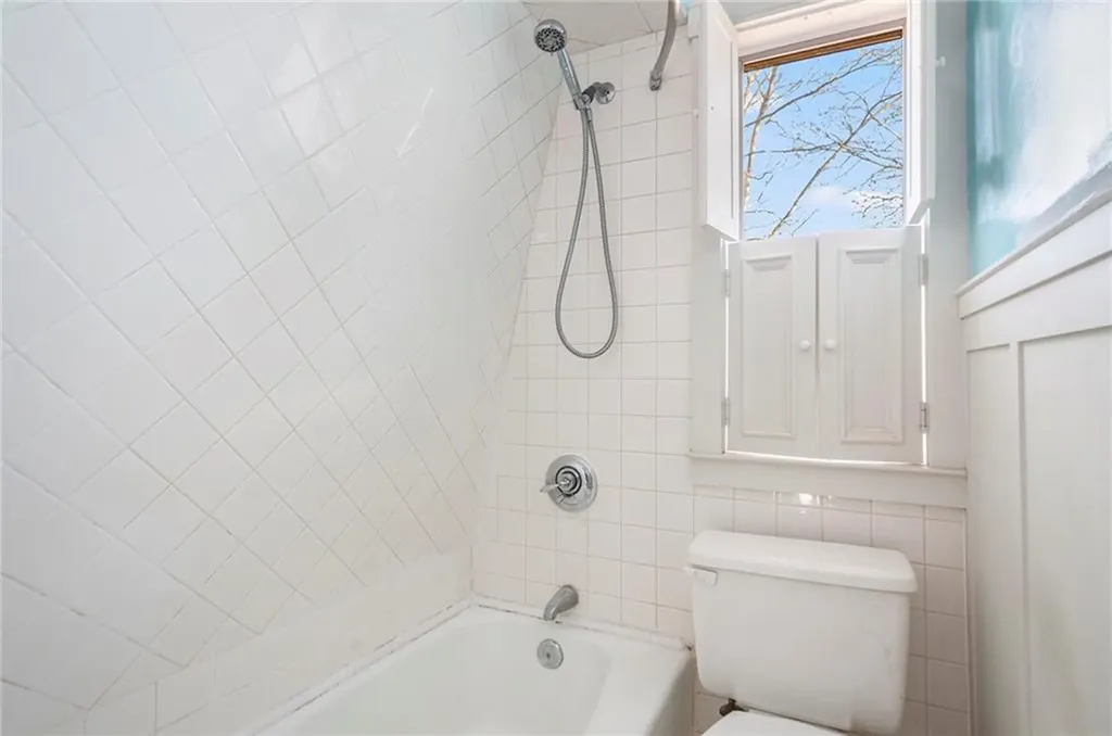 222 Second Street East Providence RI 02865