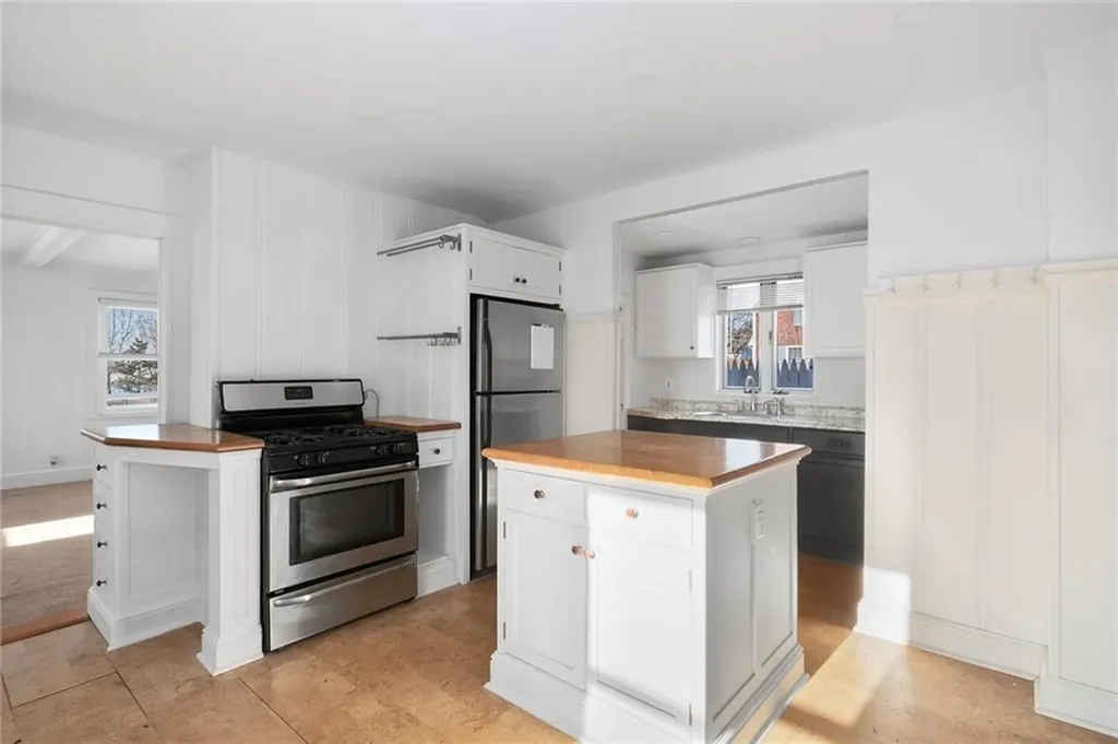 222 Second Street East Providence RI 02865