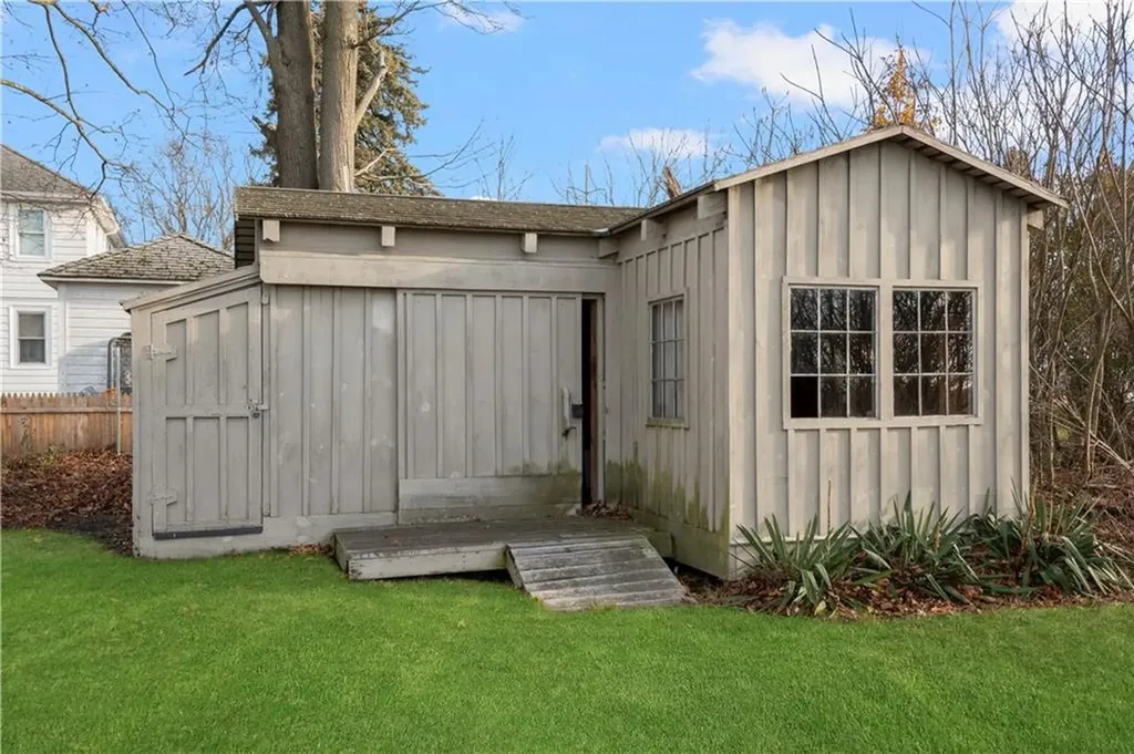 222 Second Street East Providence RI 02865