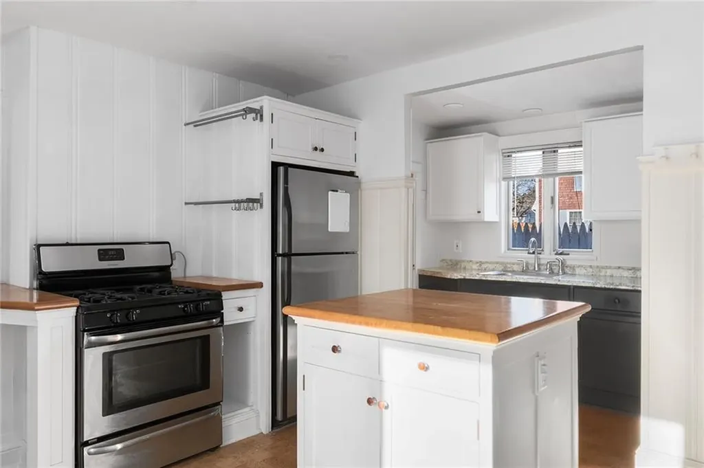 222 Second Street East Providence RI 02865