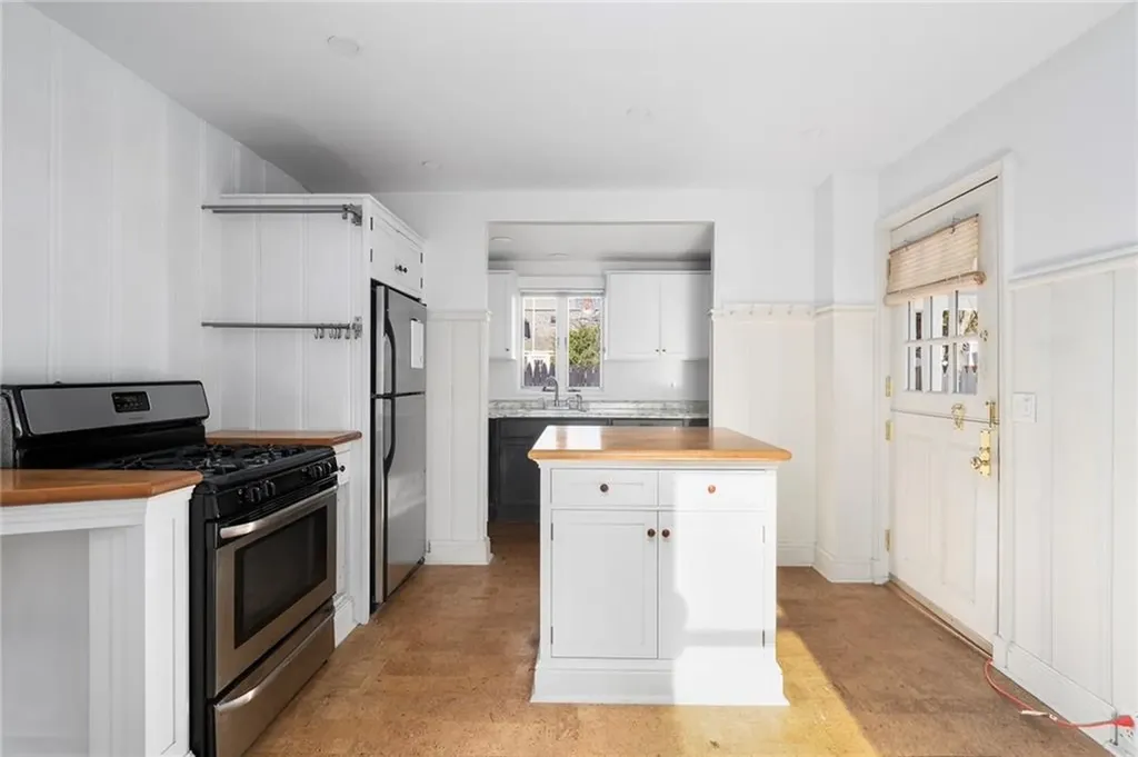 222 Second Street East Providence RI 02865