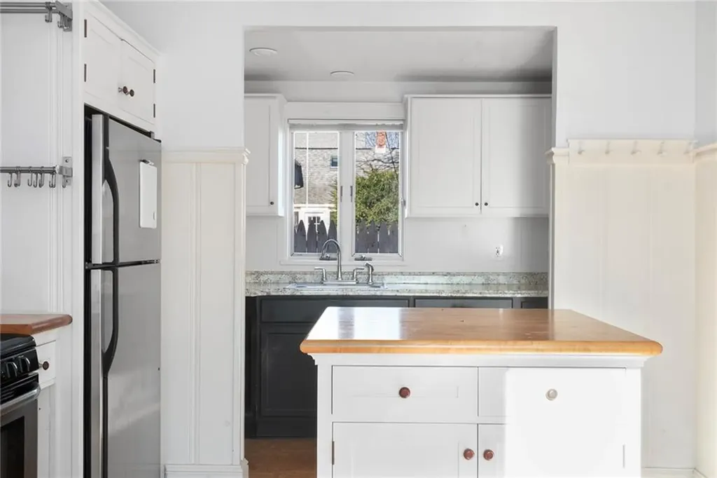 222 Second Street East Providence RI 02865