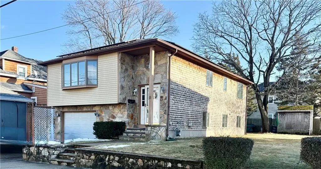 139 Suffolk Avenue Pawtucket RI 0261