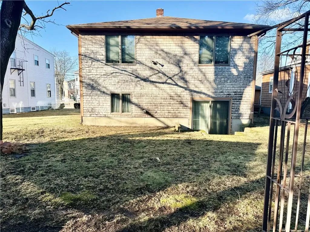 139 Suffolk Avenue Pawtucket RI 0261