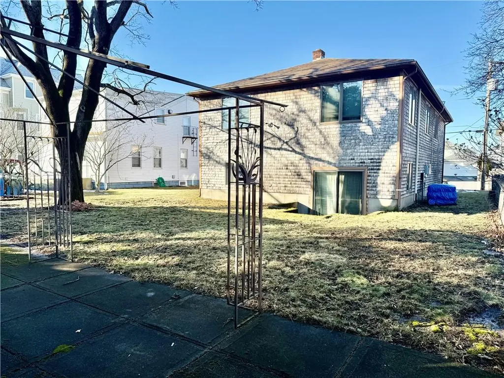 139 Suffolk Avenue Pawtucket RI 0261