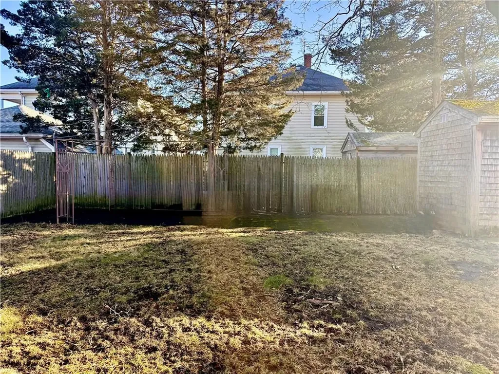 139 Suffolk Avenue Pawtucket RI 0261