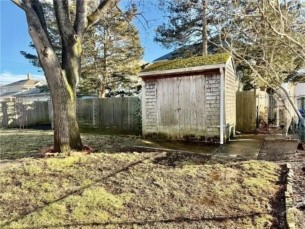 139 Suffolk Avenue Pawtucket RI 0261