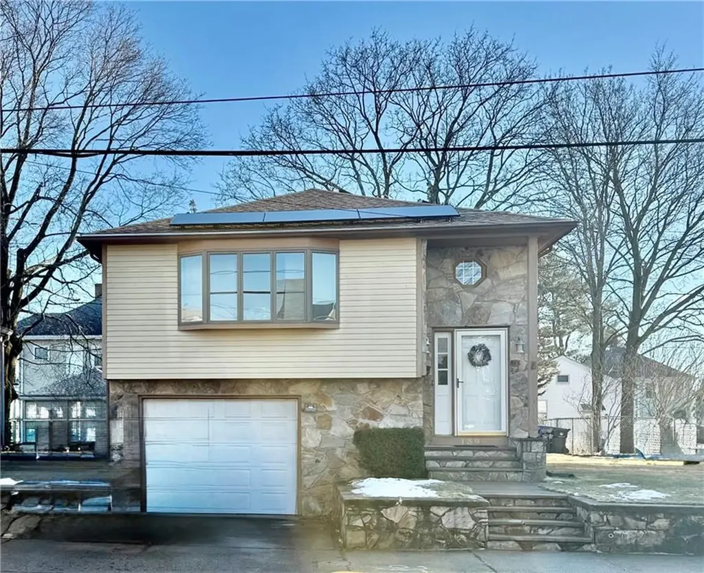 139 Suffolk Avenue Pawtucket RI 0261