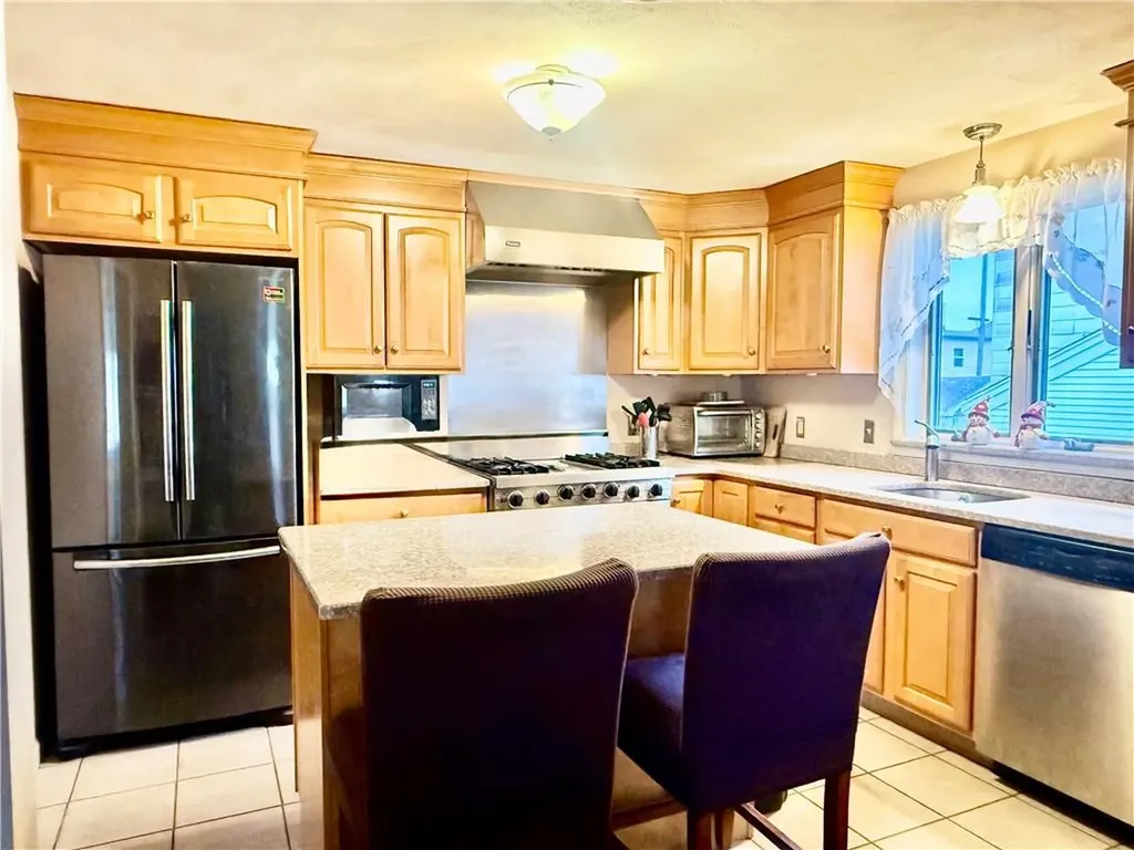 139 Suffolk Avenue Pawtucket RI 0261