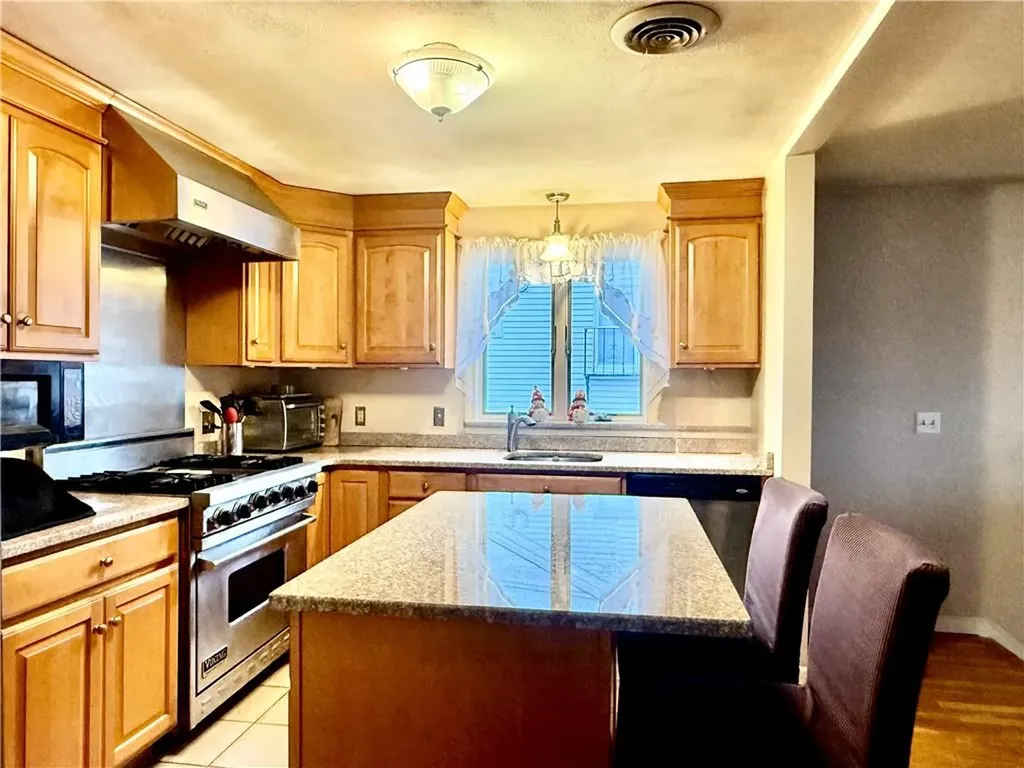 139 Suffolk Avenue Pawtucket RI 0261