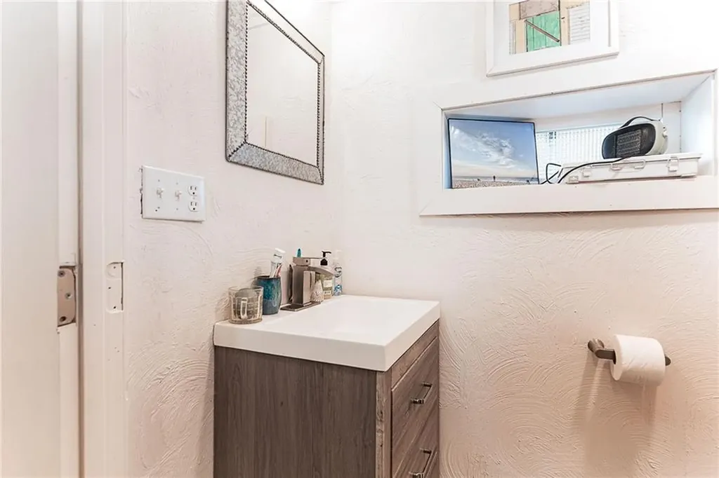 5 Shadberry Trail South Kingstown RI 02879