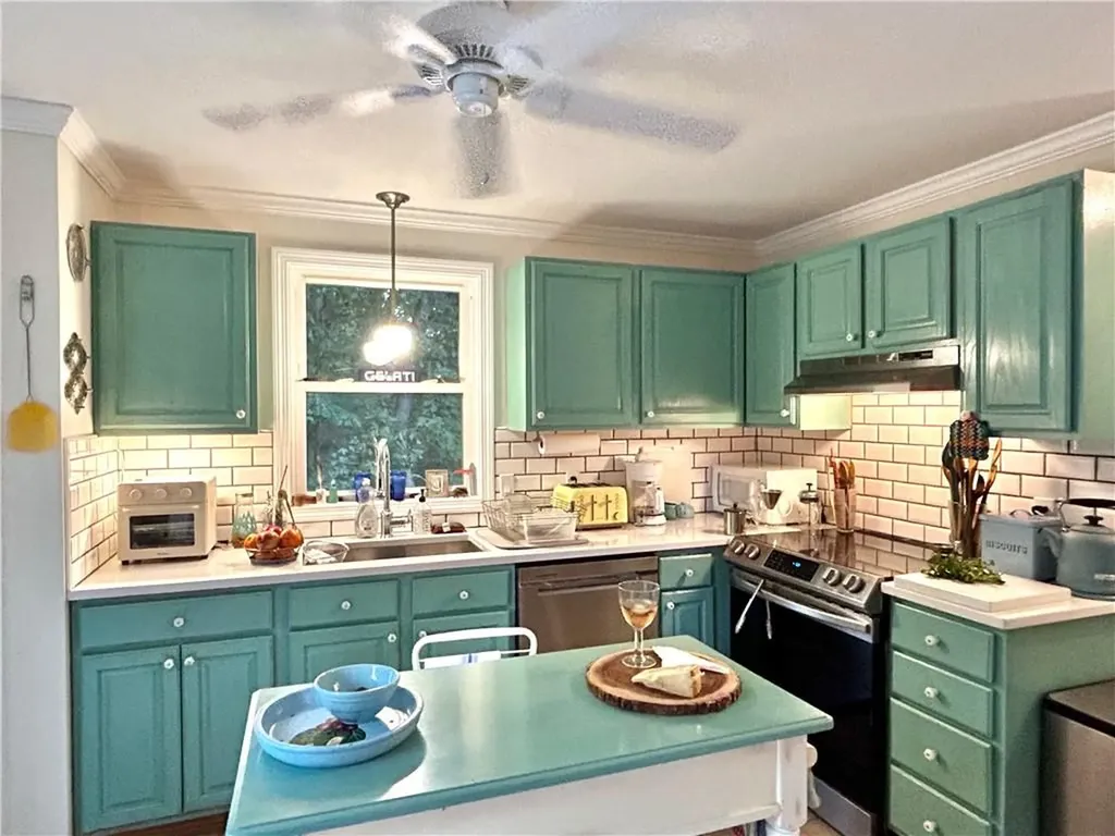 5 Shadberry Trail South Kingstown RI 02879