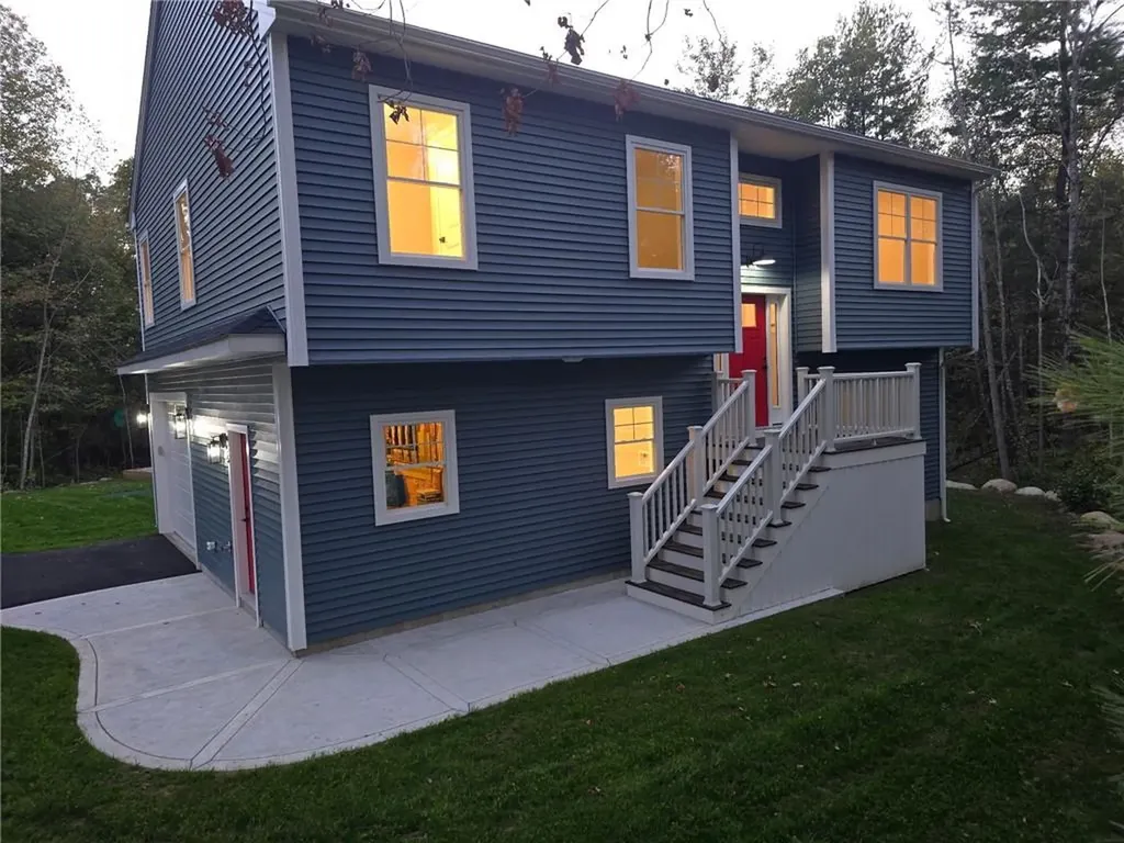 955 Chopmist Hill Road Scituate RI 02857