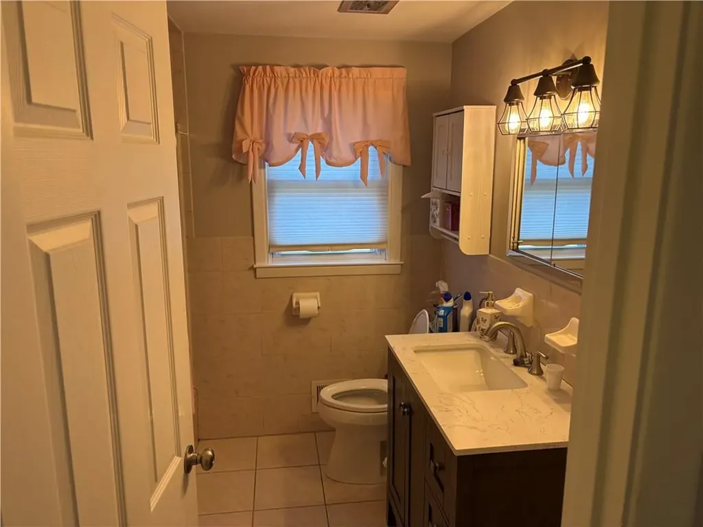 63 Ramblewood Drive Warwick RI 02889