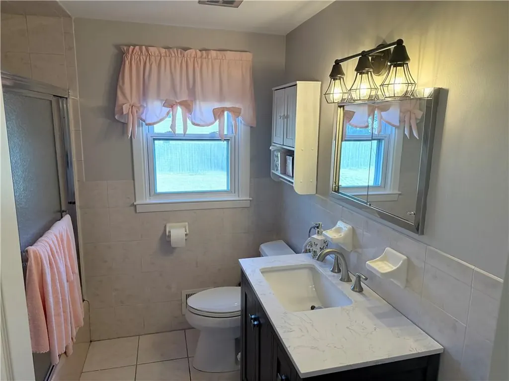 63 Ramblewood Drive Warwick RI 02889