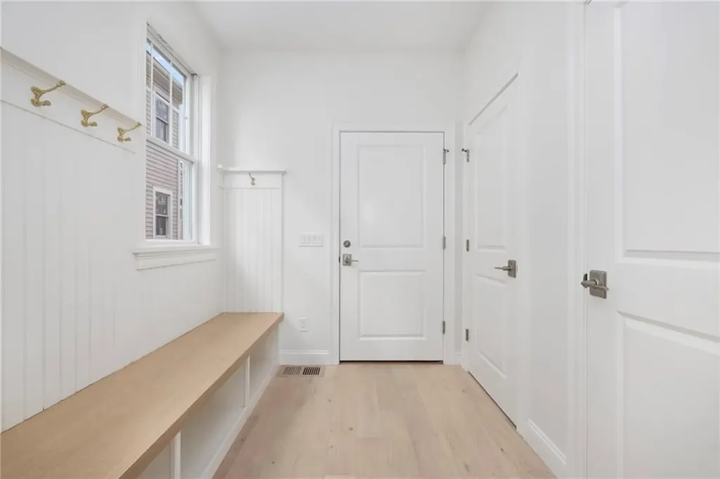 12 Lookout Lane Portsmouth RI 02871