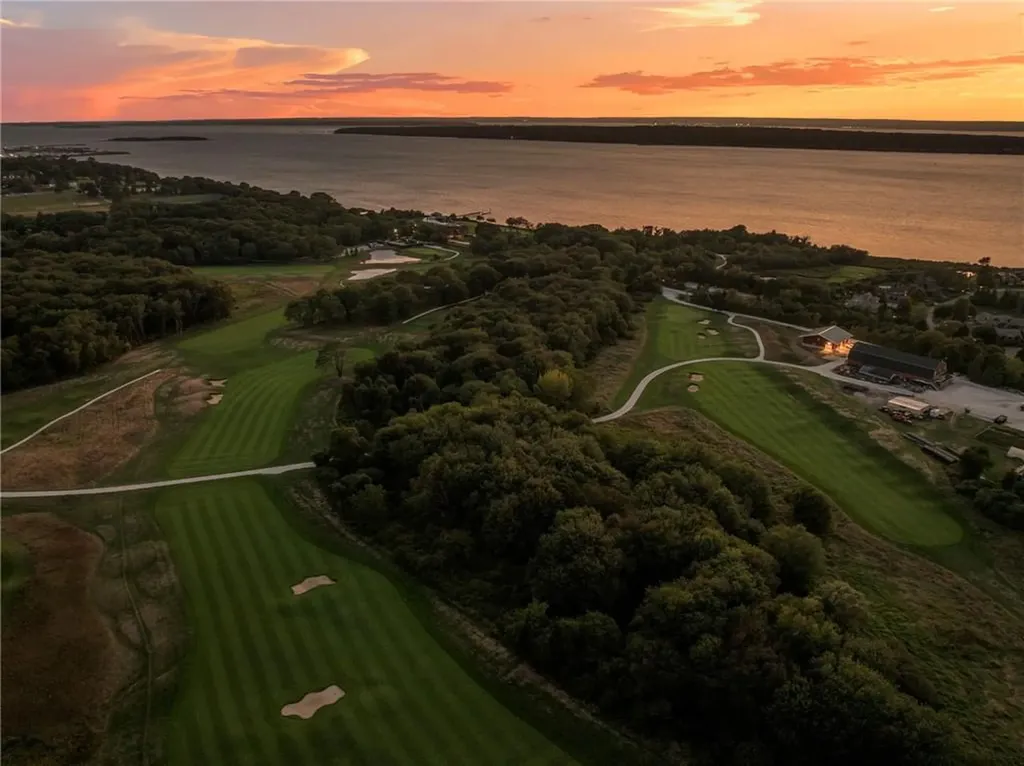 12 Lookout Lane Portsmouth RI 02871