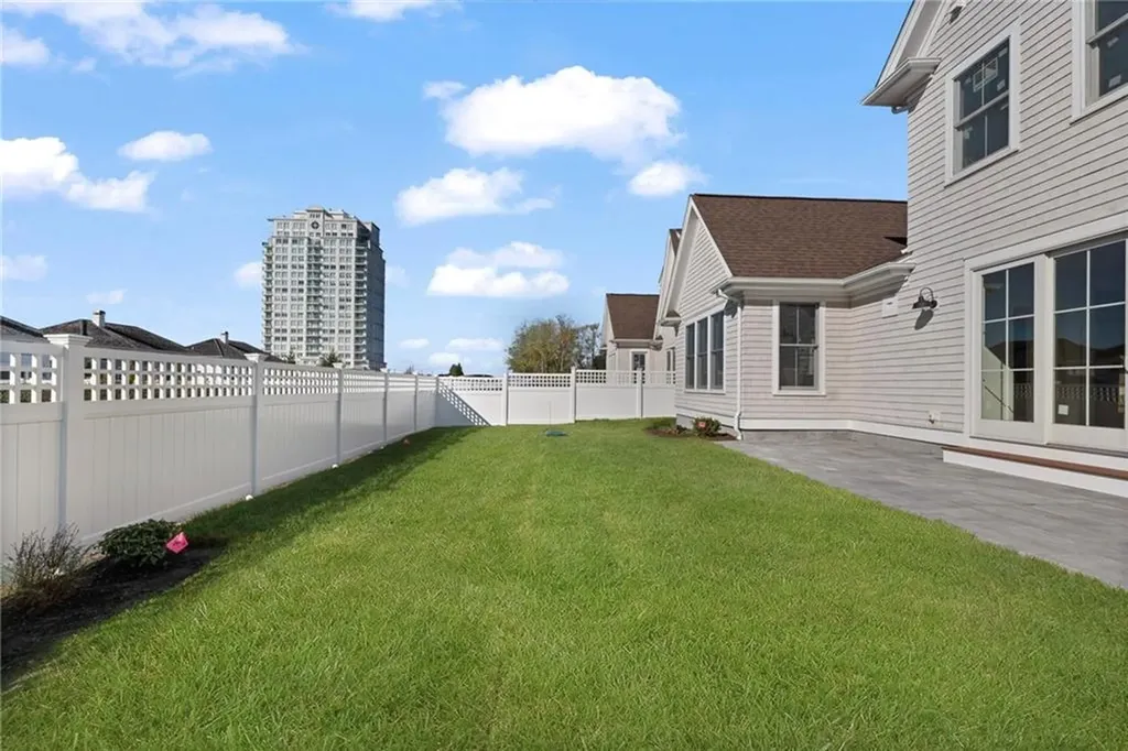 12 Lookout Lane Portsmouth RI 02871