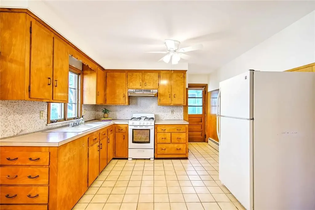 370 Budlong Road Cranston RI 02920