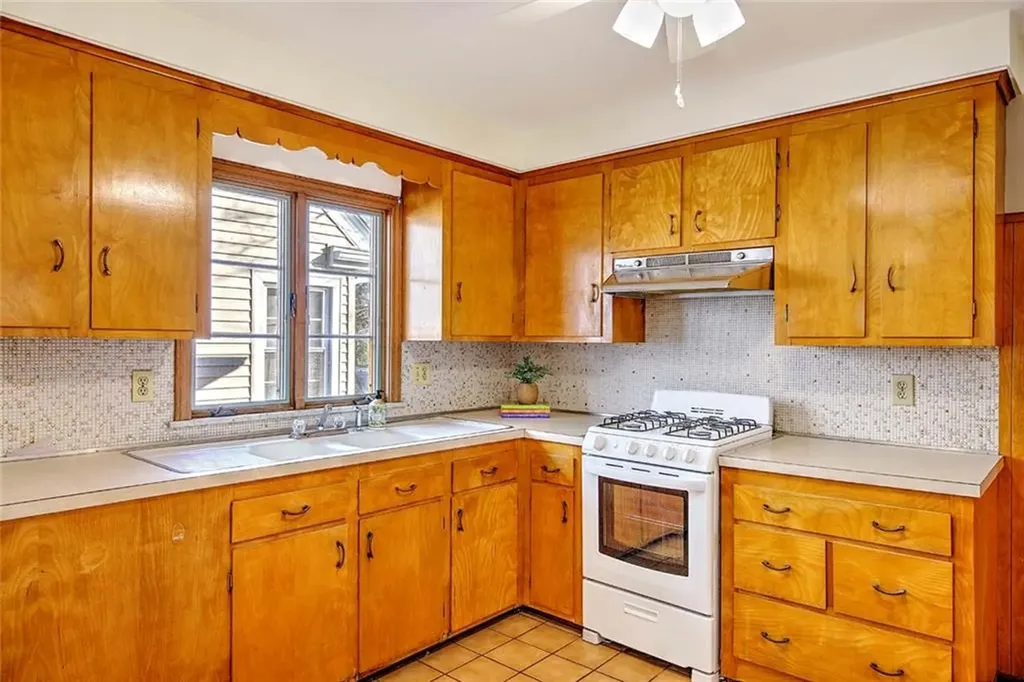 370 Budlong Road Cranston RI 02920