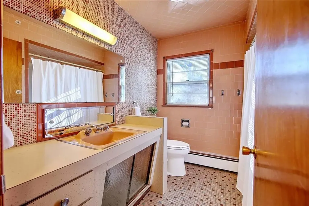 370 Budlong Road Cranston RI 02920