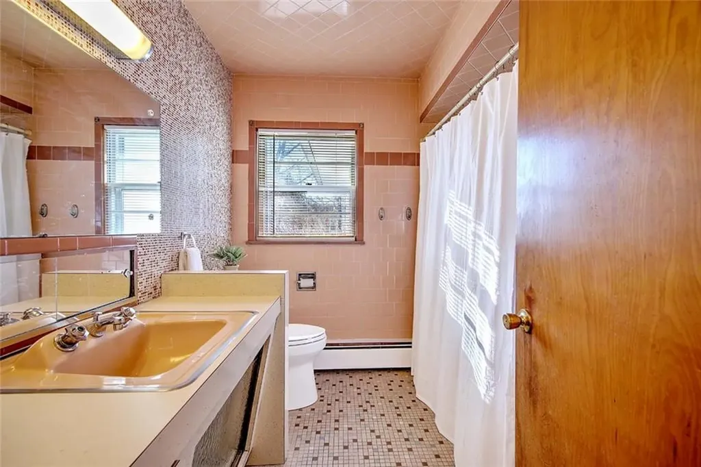 370 Budlong Road Cranston RI 02920