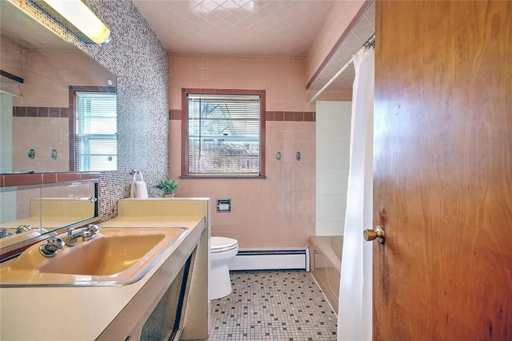 370 Budlong Road Cranston RI 02920