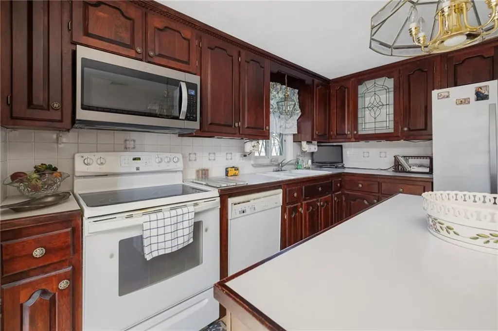 39 Holiday Avenue Warwick RI 02888