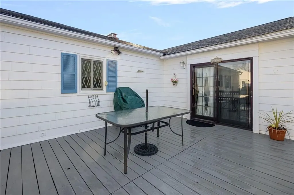 39 Holiday Avenue Warwick RI 02888