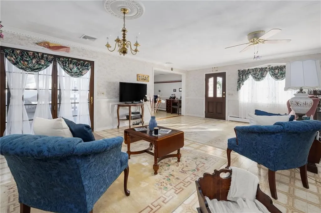 39 Holiday Avenue Warwick RI 02888