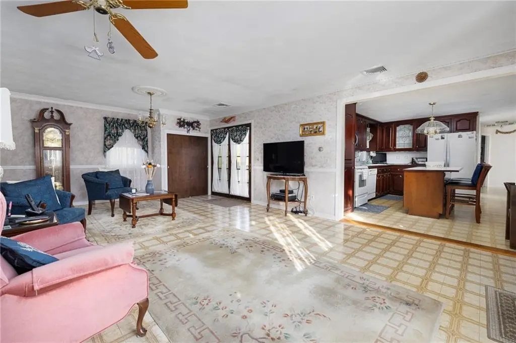 39 Holiday Avenue Warwick RI 02888