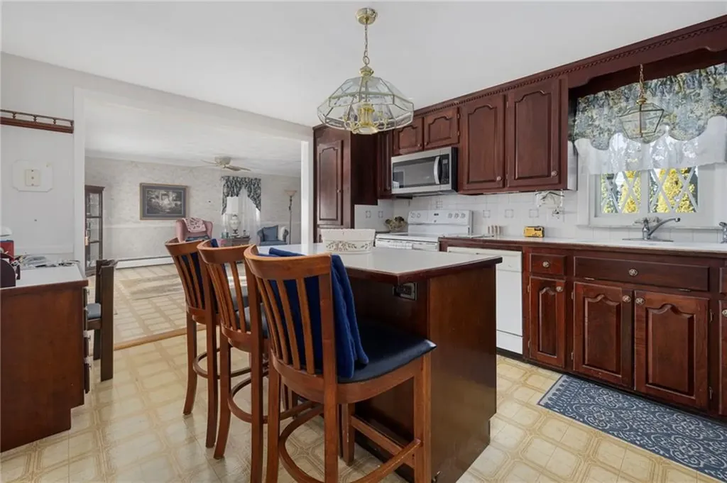 39 Holiday Avenue Warwick RI 02888