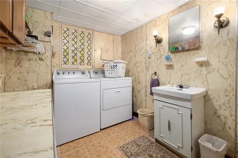 39 Holiday Avenue Warwick RI 02888