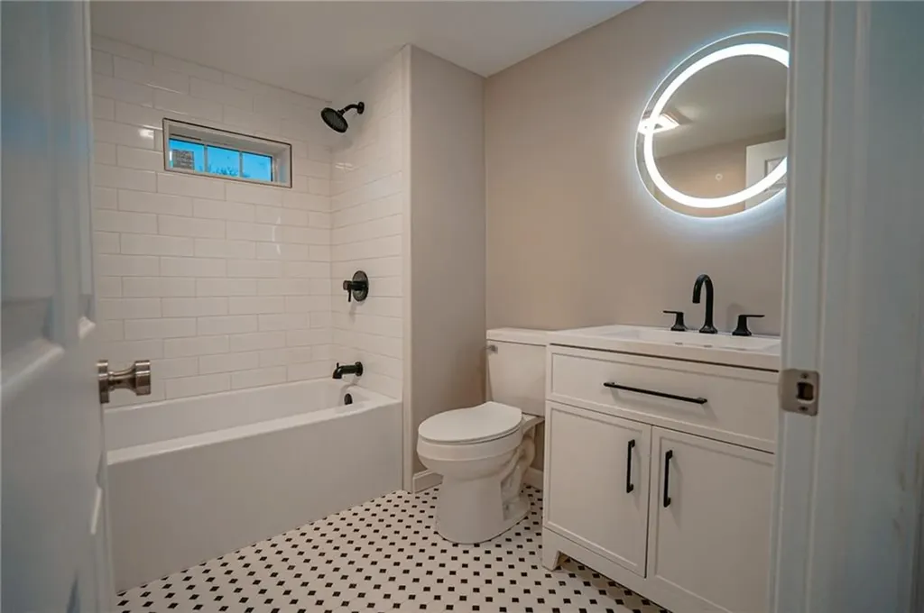 101 Omaha Boulevard Warwick RI 02889