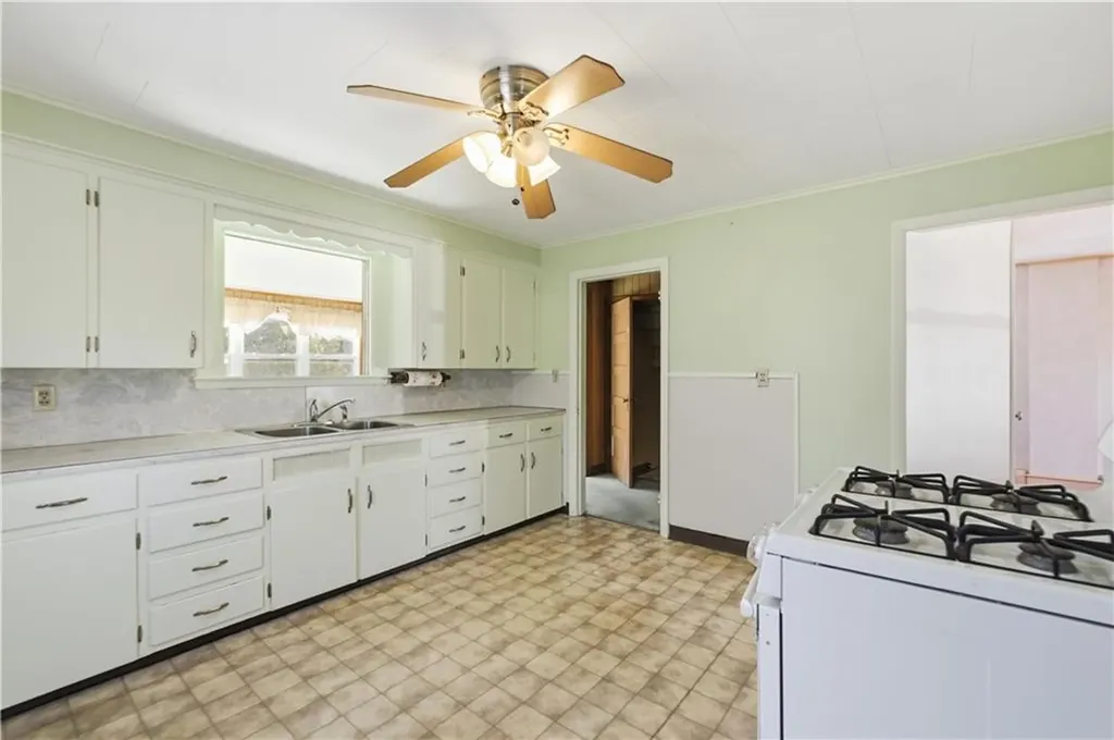 9 Lillis Avenue Barrington RI 02806