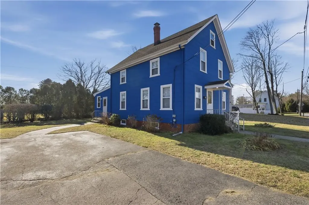 9 Lillis Avenue Barrington RI 02806