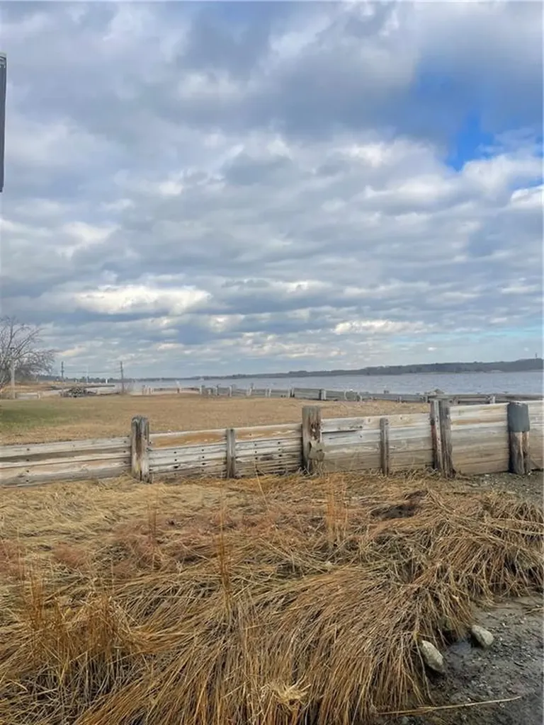 9 Lillis Avenue Barrington RI 02806