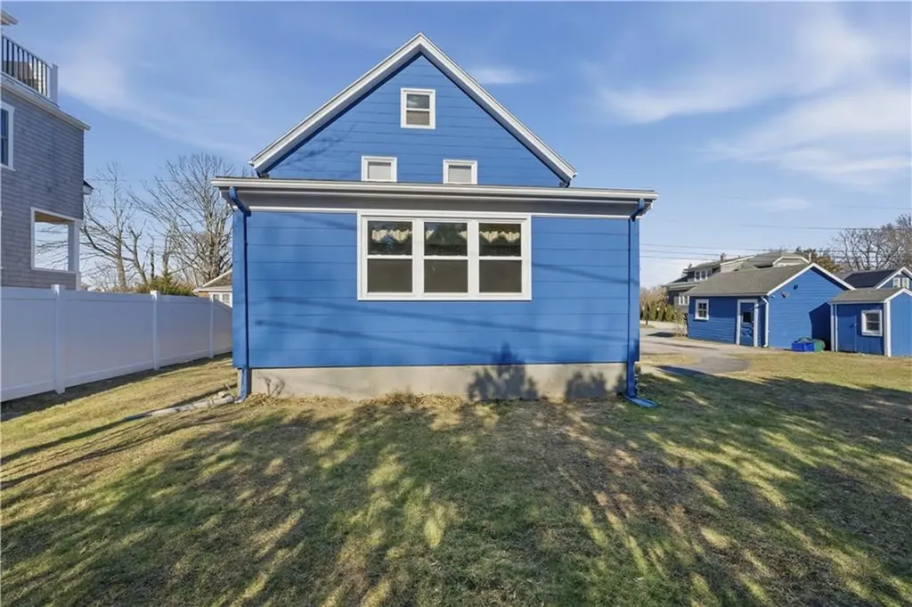 9 Lillis Avenue Barrington RI 02806