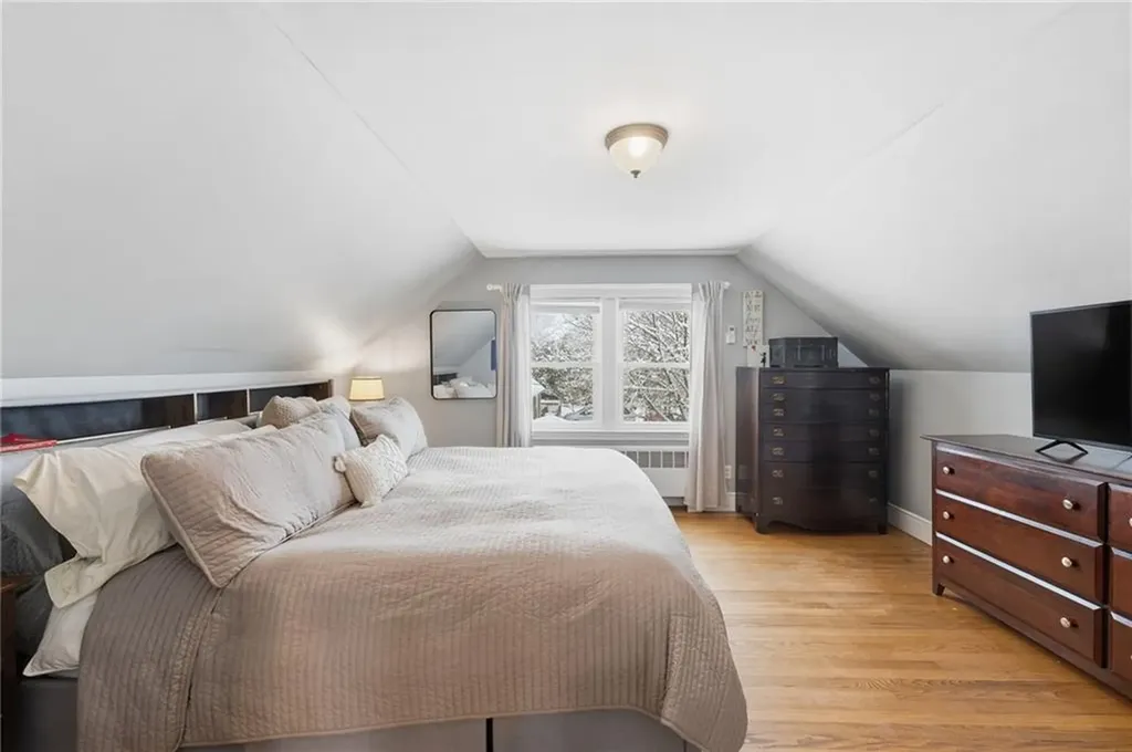 11 Gladding Street Bristol RI 02809