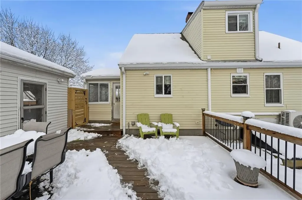 11 Gladding Street Bristol RI 02809