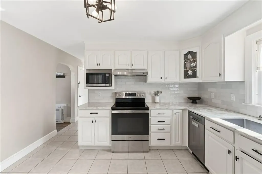 11 Gladding Street Bristol RI 02809