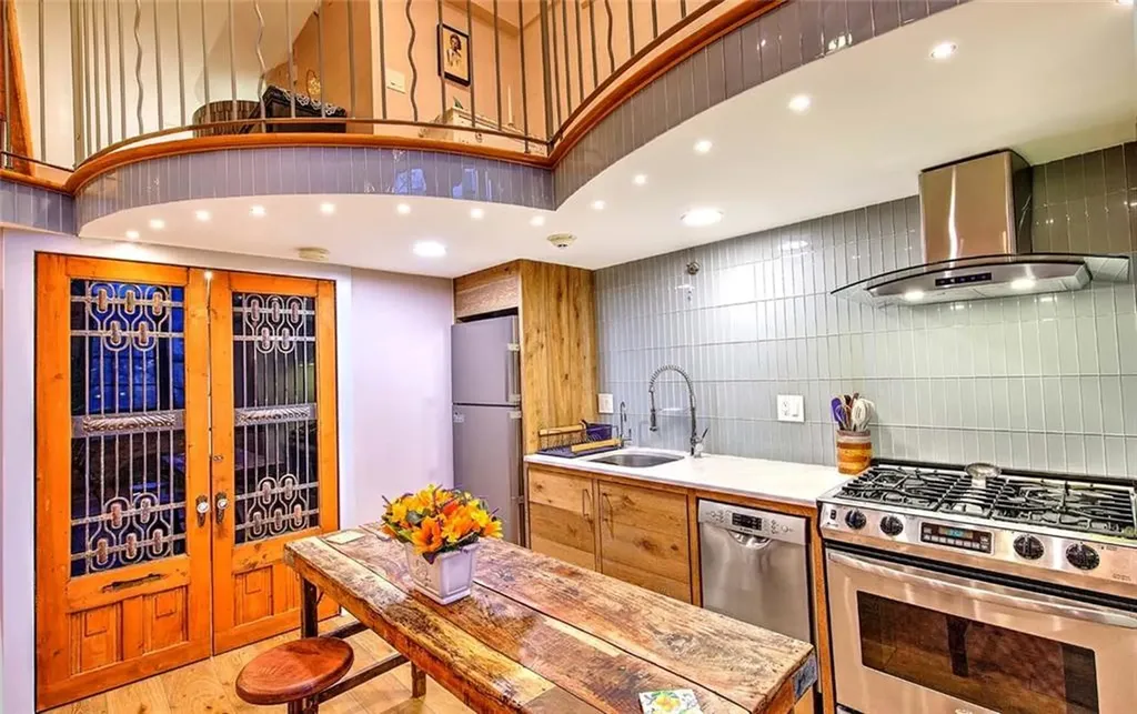 10 Exchange Court Pawtucket RI 02860