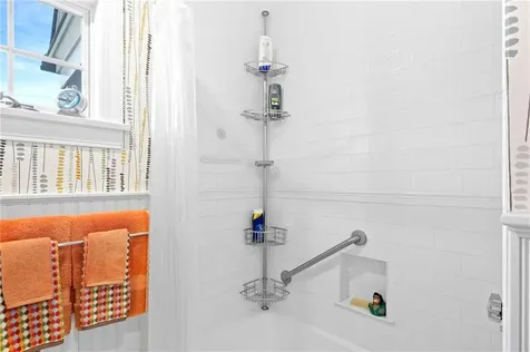 28 Pond Avenue Newport RI 02840