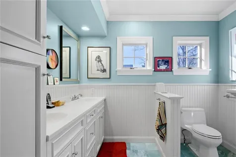 28 Pond Avenue Newport RI 02840