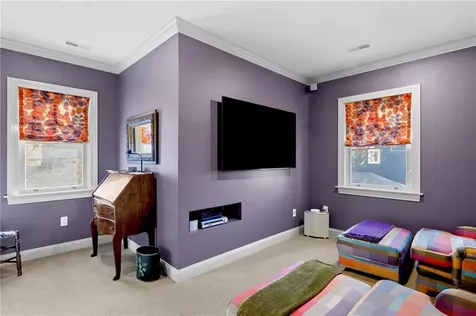 28 Pond Avenue Newport RI 02840