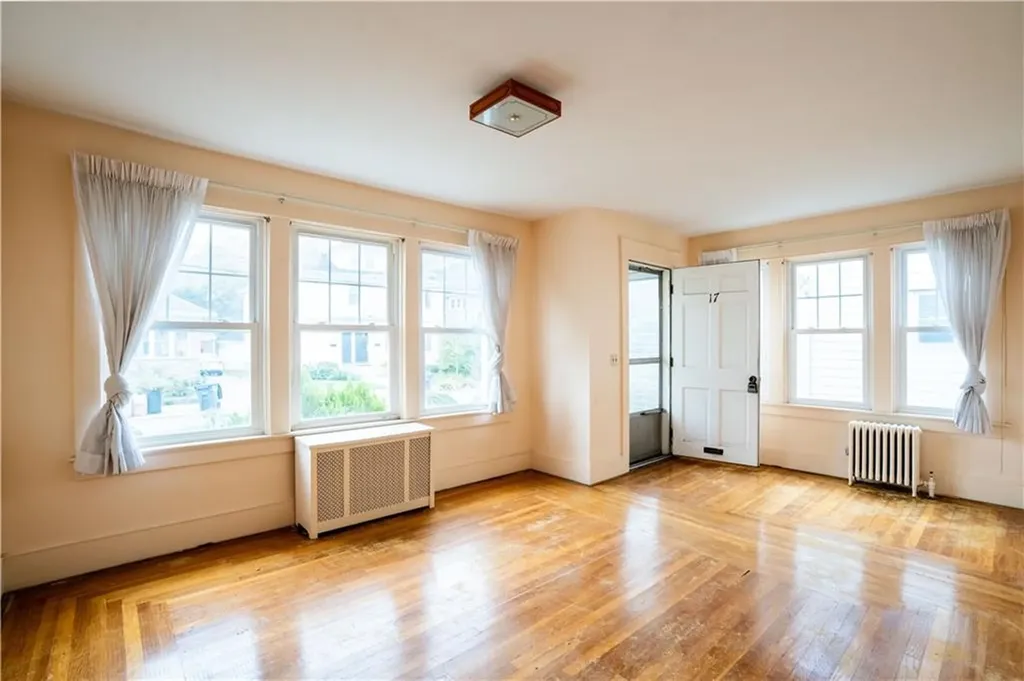 15 17 Taft Avenue Providence RI 02906